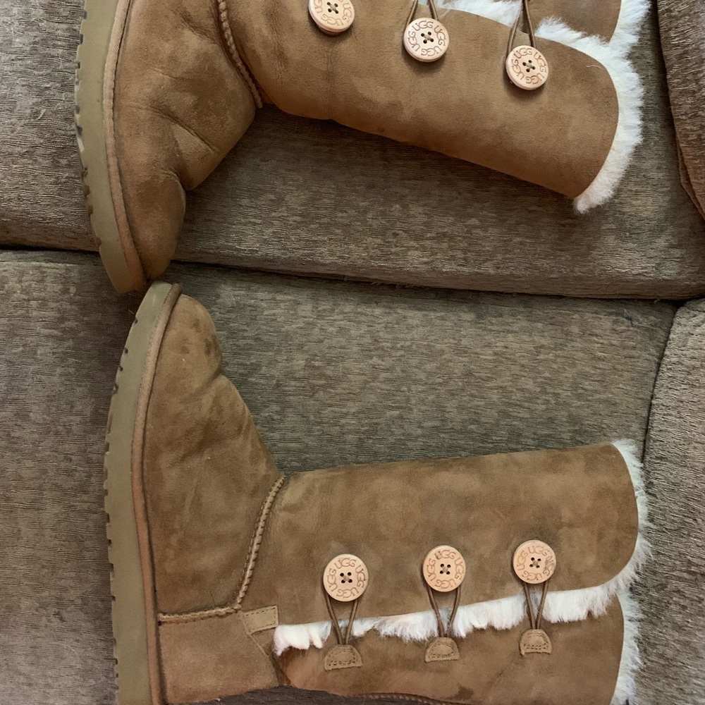 Bailey Button Uggs